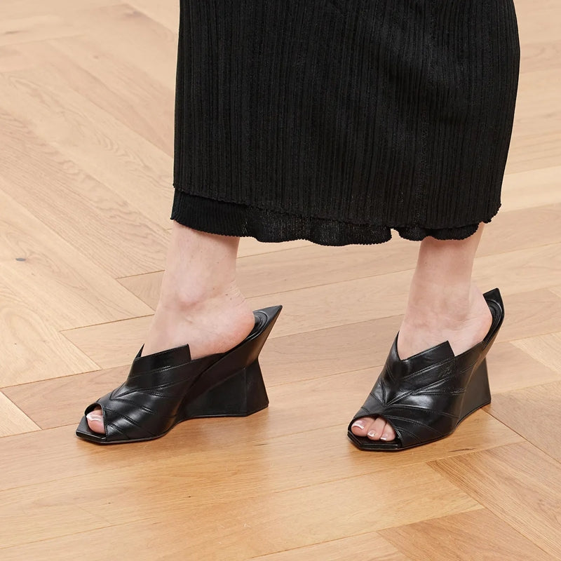 M05 Favignana Nappa Black