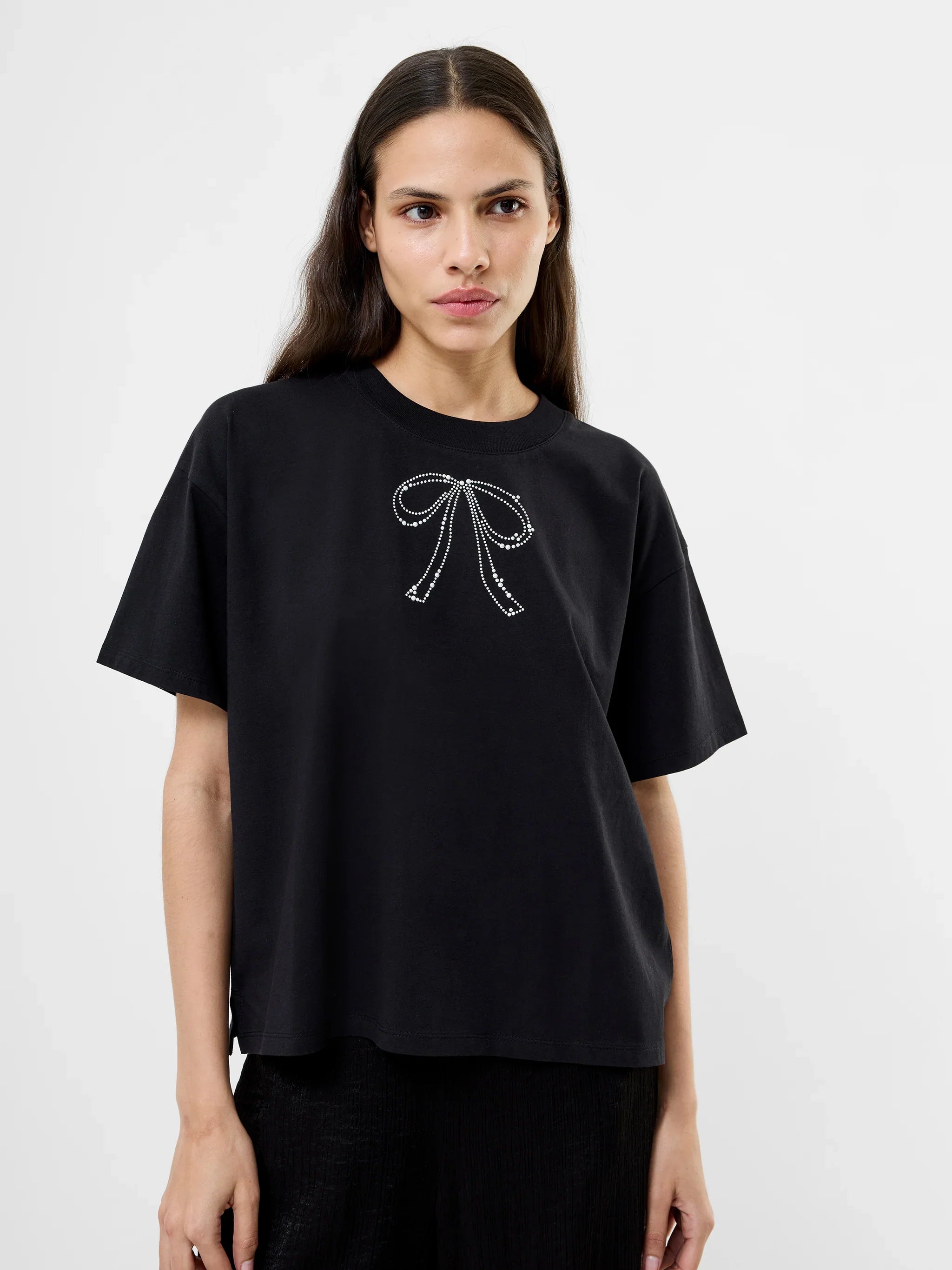 Pearl Hotfix Bow Short Sleeve T-Shirt- Blackout