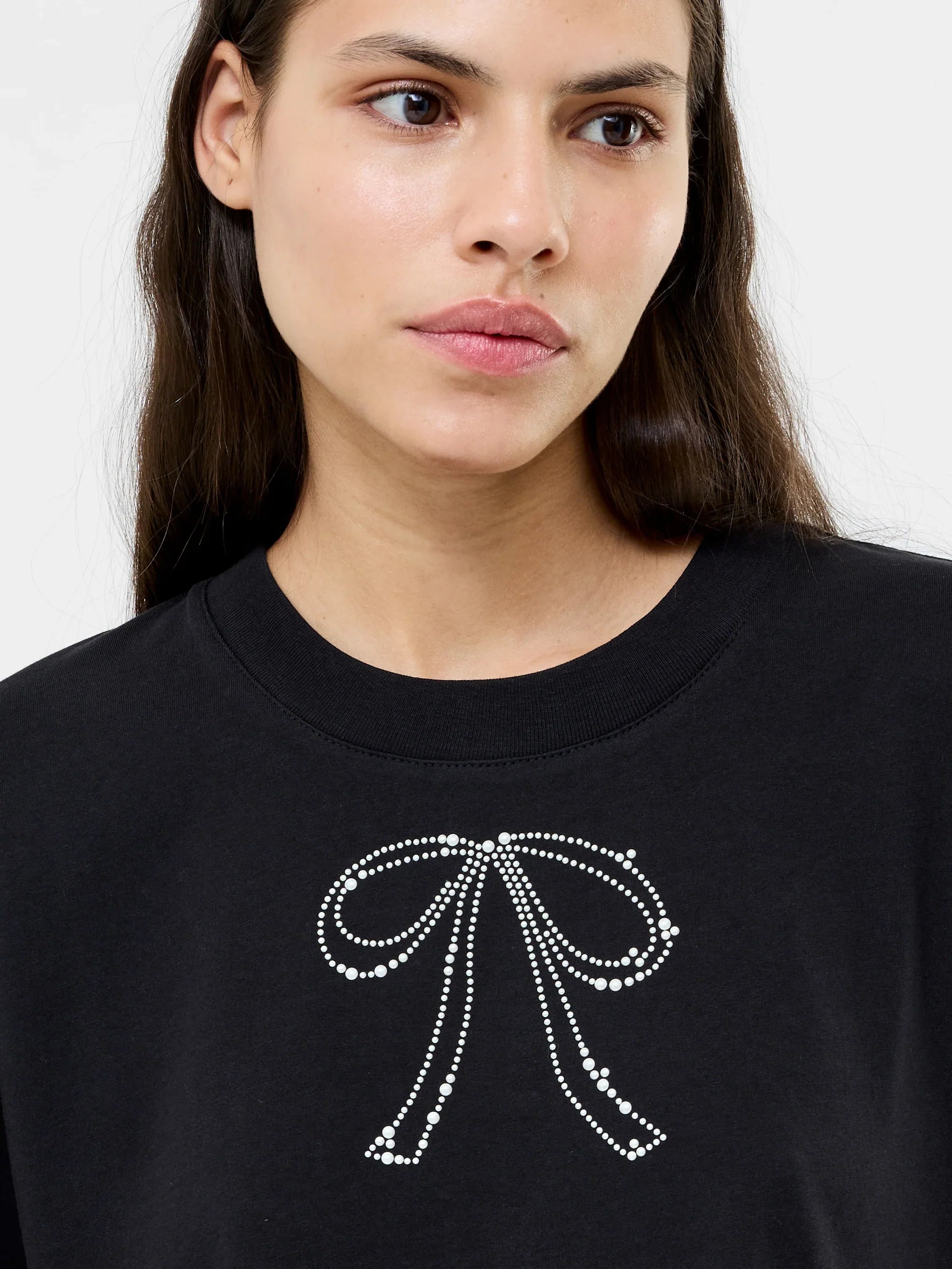 Pearl Hotfix Bow Short Sleeve T-Shirt- Blackout